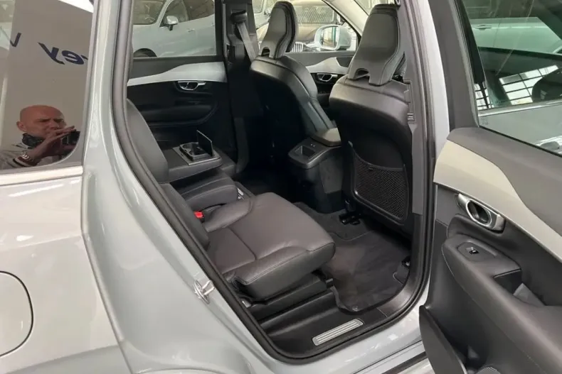 Volvo XC90 din 2024 cu 43.120 km - oferta VOL233431 - foto 19