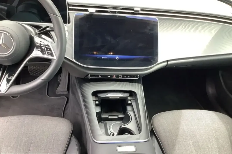 Mercedes-Benz E 220 (Clasa E) din 2025 cu 23.489 km - oferta MER233458 - foto 8