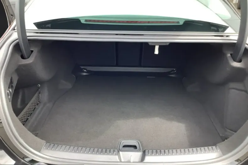 Mercedes-Benz E 220 (Clasa E) din 2025 cu 23.489 km - oferta MER233458 - foto 17
