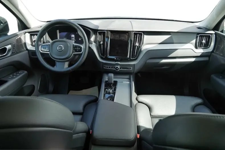 Volvo XC60 din 2025 cu 29.776 km - oferta VOL233512 - foto 8