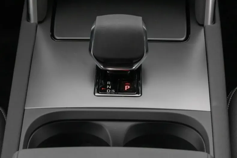 Land Rover Discovery Sport din 2025 cu 15.740 km - oferta LAN233541 - foto 11