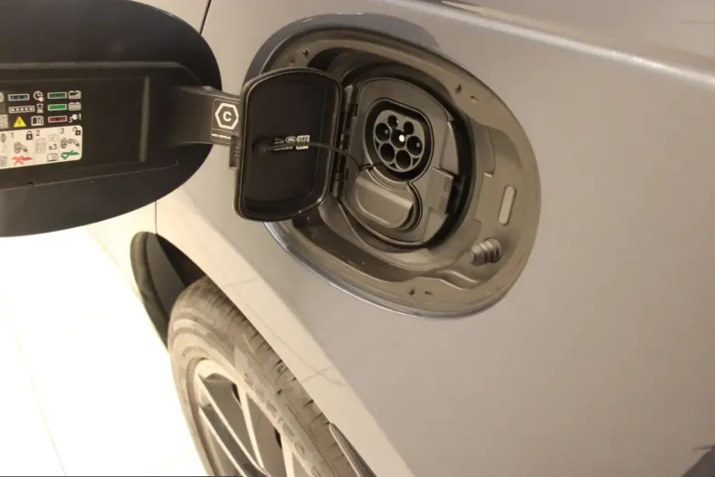 Land Rover Range Rover Velar din 2024 cu 23.800 km - oferta LAN233545 - foto 17
