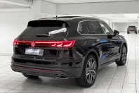 Volkswagen Touareg din 2024 cu 45.472 km - oferta VOL233581 - foto 2