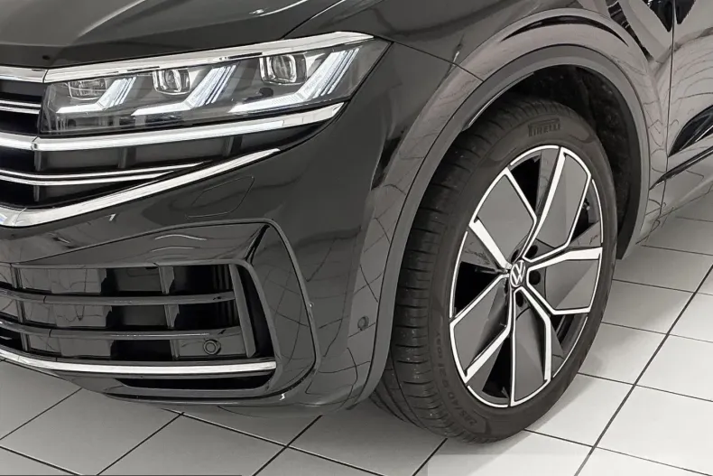 Volkswagen Touareg din 2024 cu 45.472 km - oferta VOL233581 - foto 3