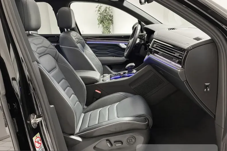 Volkswagen Touareg din 2024 cu 45.472 km - oferta VOL233581 - foto 4