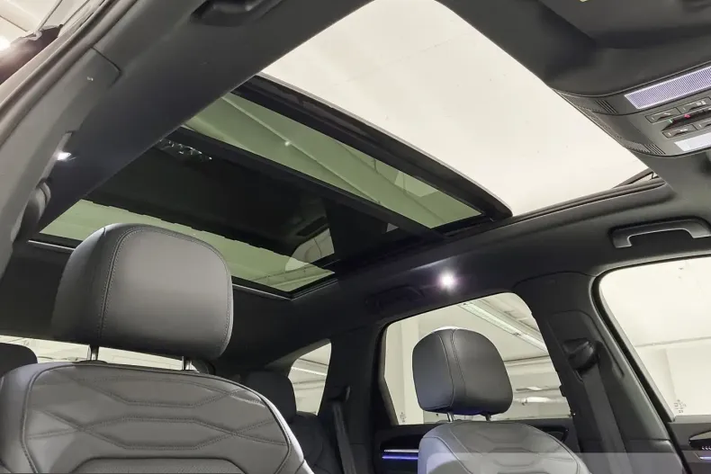 Volkswagen Touareg din 2024 cu 45.472 km - oferta VOL233581 - foto 8