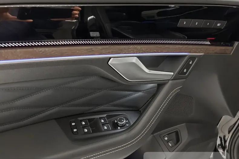 Volkswagen Touareg din 2024 cu 45.472 km - oferta VOL233581 - foto 13