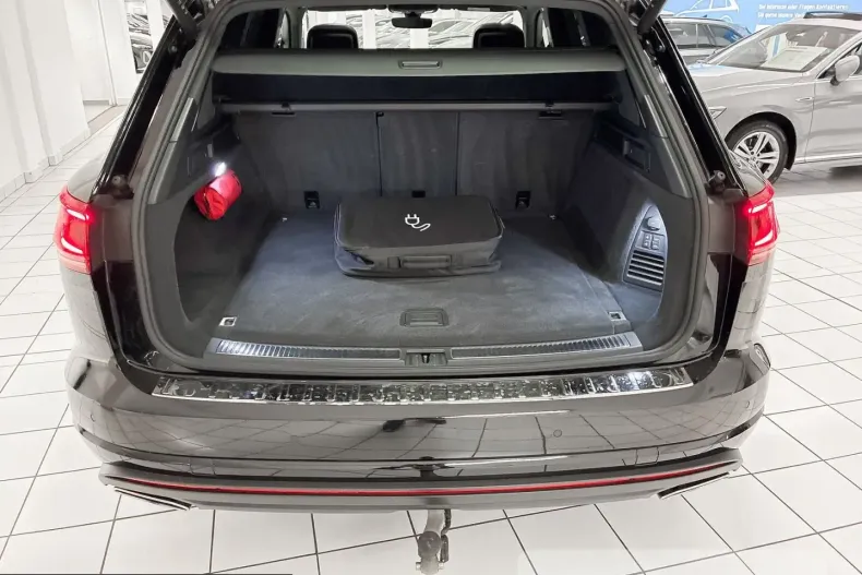 Volkswagen Touareg din 2024 cu 45.472 km - oferta VOL233581 - foto 15