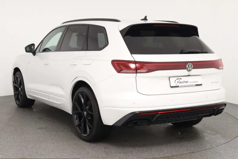 Volkswagen Touareg din 2024 cu 26.577 km - oferta VOL233582 - foto 3