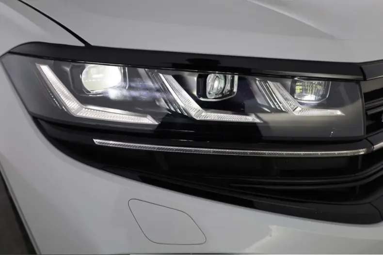 Volkswagen Touareg din 2024 cu 26.577 km - oferta VOL233582 - foto 27