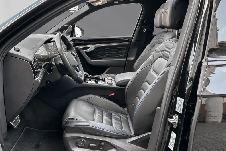 Volkswagen Touareg din 2024 cu 50.128 km - oferta VOL233583 - foto 3