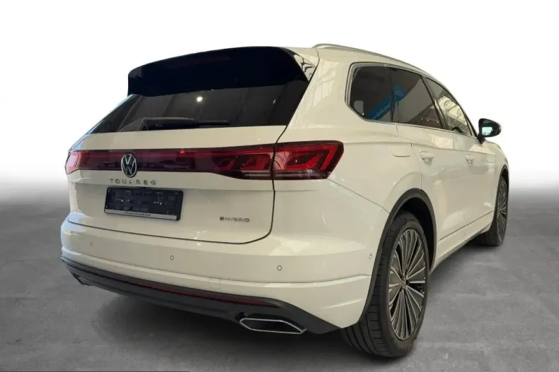 Volkswagen Touareg din 2024 cu 38.780 km - oferta VOL233585 - foto 3