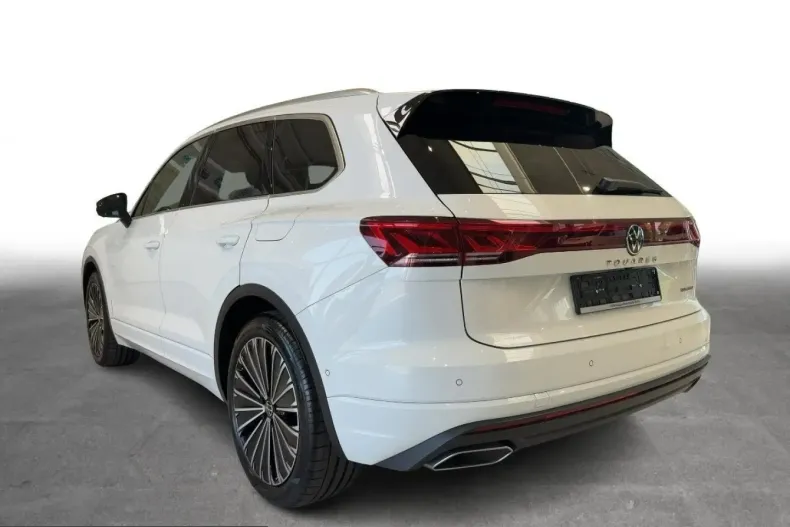 Volkswagen Touareg din 2024 cu 38.780 km - oferta VOL233585 - foto 4