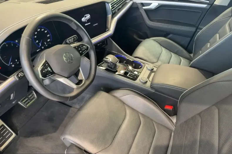 Volkswagen Touareg din 2024 cu 38.780 km - oferta VOL233585 - foto 5