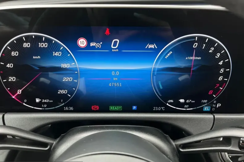 Mercedes-Benz E 300 (Clasa E) din 2025 cu 47.550 km - oferta MER233644 - foto 14