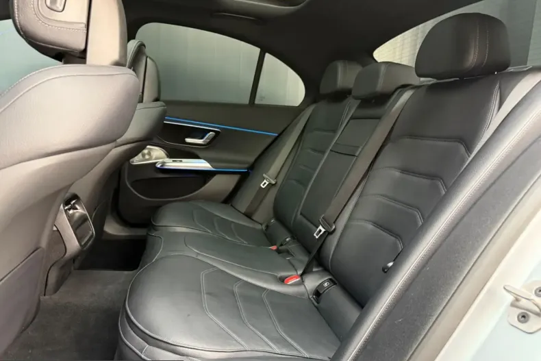 Mercedes-Benz E 220 (Clasa E) din 2025 cu 27.800 km - oferta MER233645 - foto 15