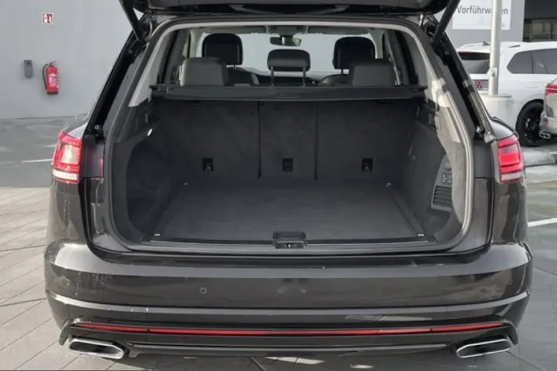Volkswagen Touareg din 2023 cu 91.882 km - oferta VOL233763 - foto 14