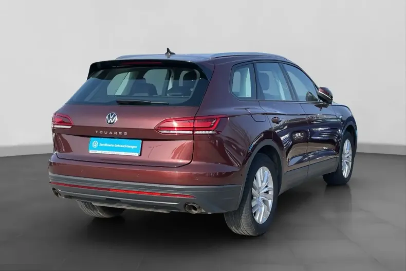 Volkswagen Touareg din 2022 cu 54.049 km - oferta VOL233764 - foto 2