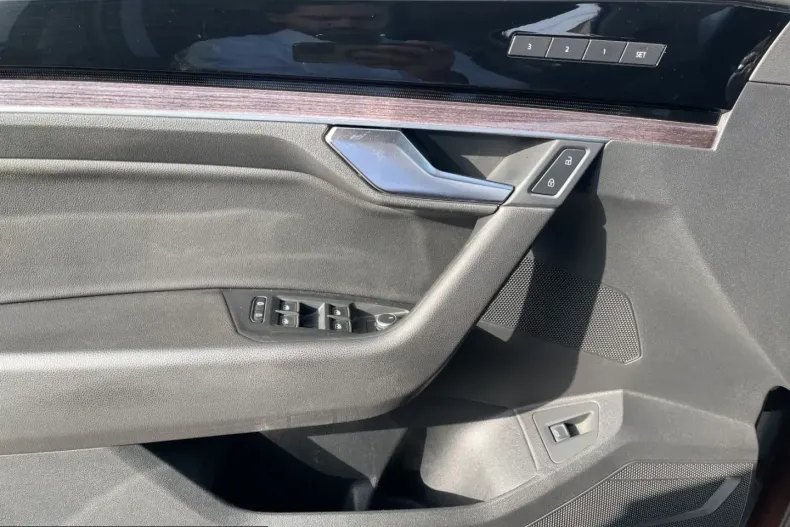 Volkswagen Touareg din 2022 cu 54.049 km - oferta VOL233764 - foto 7