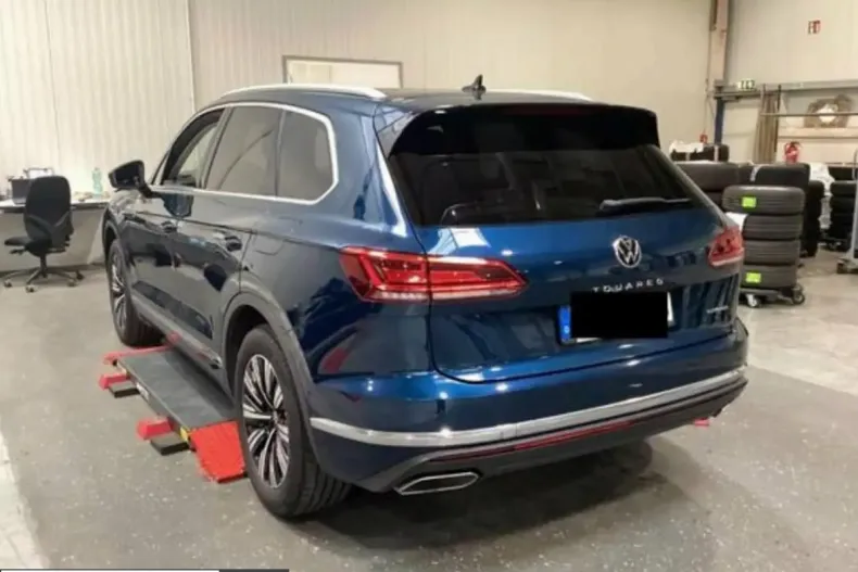 Volkswagen Touareg din 2021 cu 95.100 km - oferta VOL233766 - foto 3