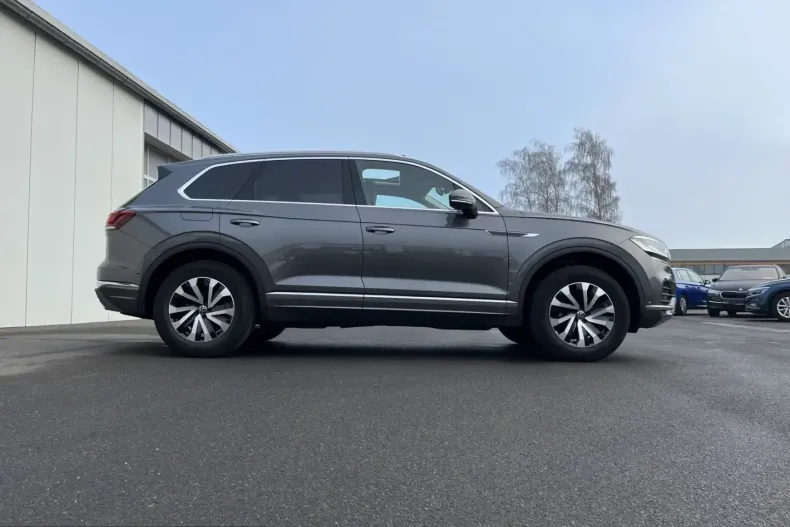 Volkswagen Touareg din 2022 cu 33.006 km - oferta VOL233771 - foto 5
