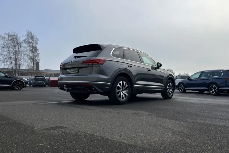 Volkswagen Touareg din 2022 cu 33.006 km - oferta VOL233771 - foto 6
