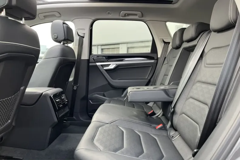 Volkswagen Touareg din 2022 cu 33.006 km - oferta VOL233771 - foto 15