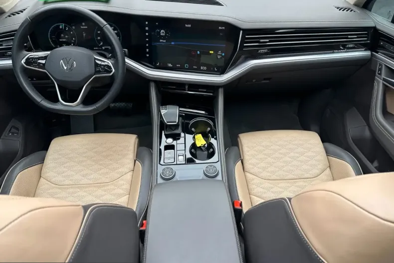 Volkswagen Touareg din 2024 cu 68.000 km - oferta VOL233772 - foto 14