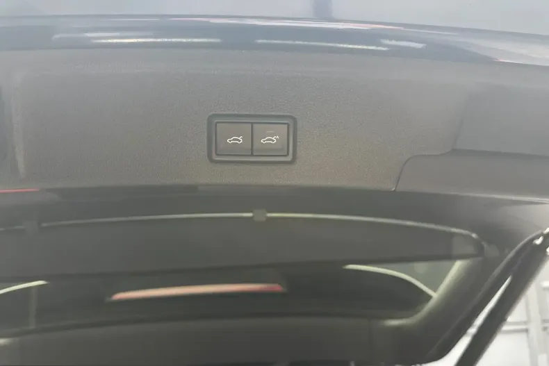 Volkswagen Touareg din 2024 cu 68.000 km - oferta VOL233772 - foto 33