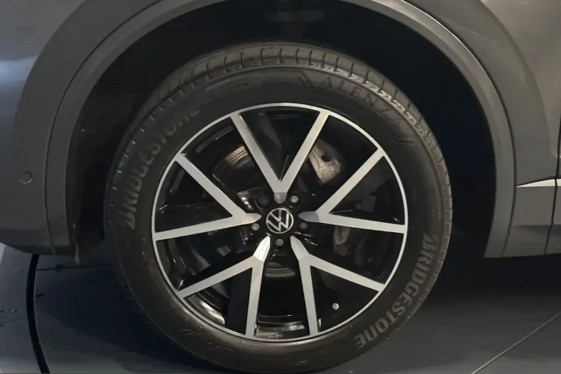 Volkswagen Touareg din 2023 cu 72.800 km - oferta VOL233776 - foto 8