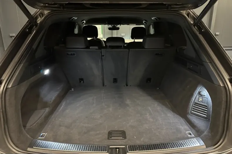 Volkswagen Touareg din 2023 cu 72.800 km - oferta VOL233776 - foto 27