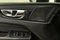 Volvo XC60 din 2021 cu 81.450 km - oferta VOL233797 - foto 23