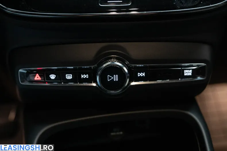 Volvo XC40 din 2022 cu 111.300 km - oferta VOL233809 - foto 16