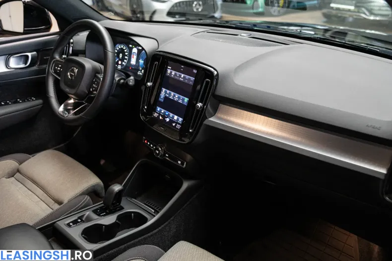 Volvo XC40 din 2022 cu 111.300 km - oferta VOL233809 - foto 29