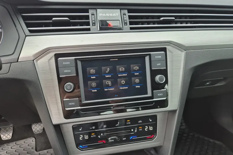 Volkswagen Passat din 2021 cu 41.220 km - oferta VOL233847 - foto 14