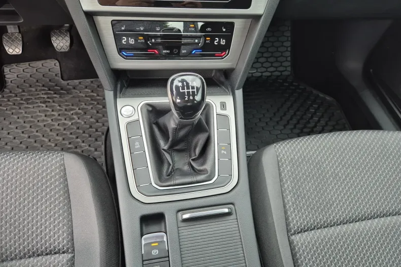 Volkswagen Passat din 2021 cu 41.220 km - oferta VOL233847 - foto 17