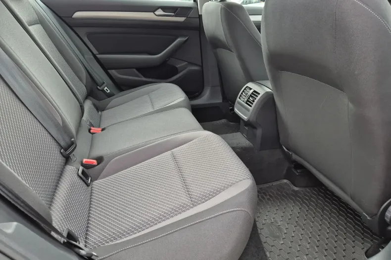 Volkswagen Passat din 2021 cu 41.220 km - oferta VOL233847 - foto 20