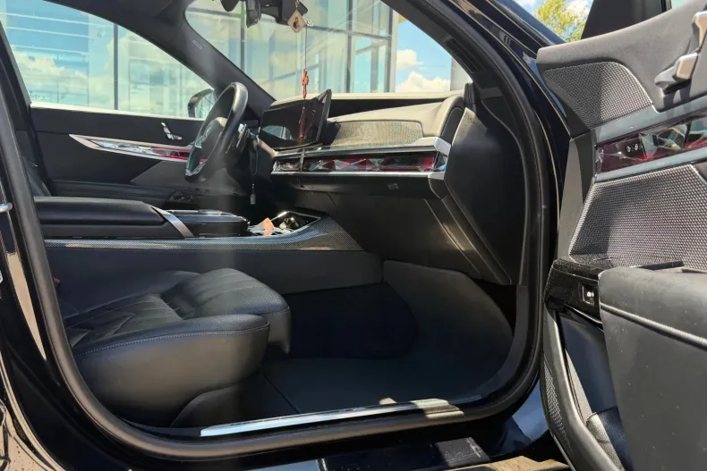 BMW 740d (Seria 7) din 2023 cu 135.135 km - oferta BMW233880 - foto 5