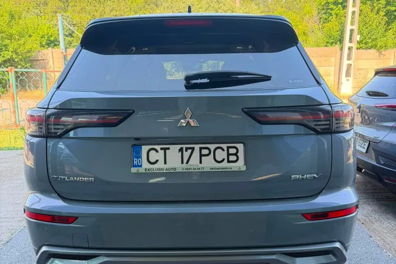 Mitsubishi Outlander din 2024 cu 7.137 km - oferta MIT233892 - foto 5