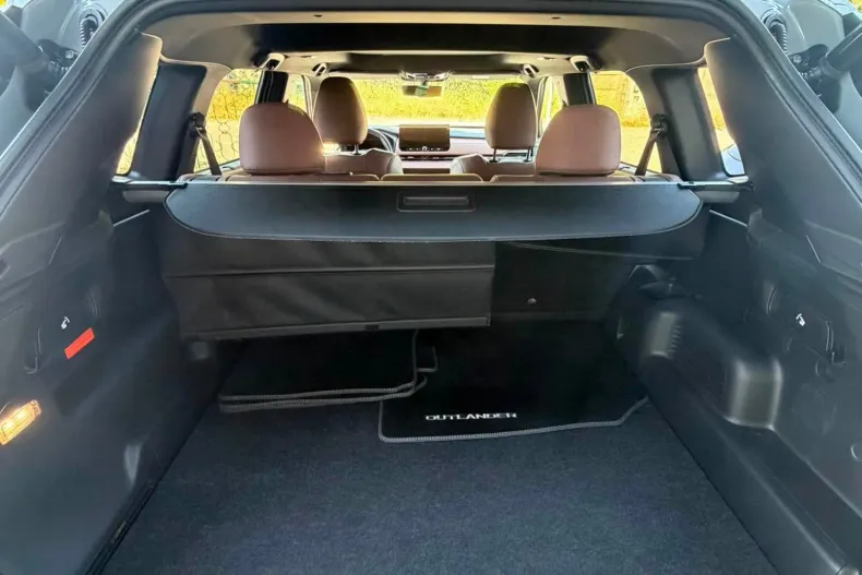 Mitsubishi Outlander din 2024 cu 7.137 km - oferta MIT233892 - foto 14