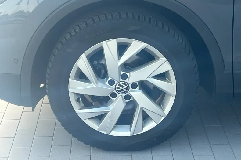 Volkswagen Tiguan din 2022 cu 50.118 km - oferta VOL233902 - foto 4