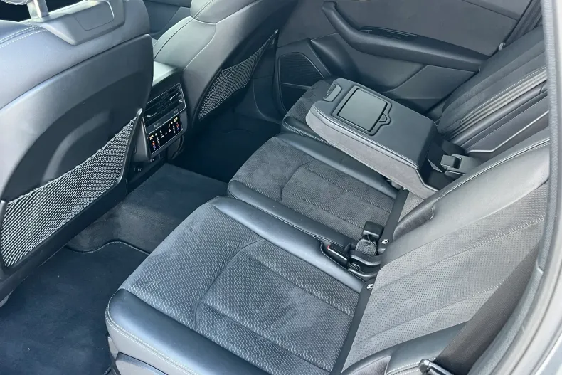Audi Q7 din 2022 cu 70.230 km - oferta AUD233904 - foto 8