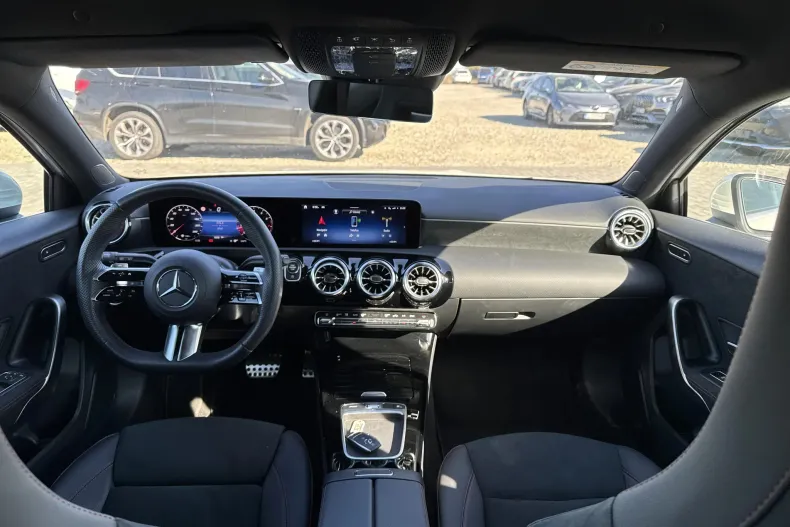 Mercedes-Benz A 180 (Clasa A) din 2022 cu 3.750 km - oferta MER233925 - foto 12