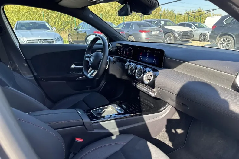 Mercedes-Benz A 180 (Clasa A) din 2022 cu 3.750 km - oferta MER233925 - foto 13