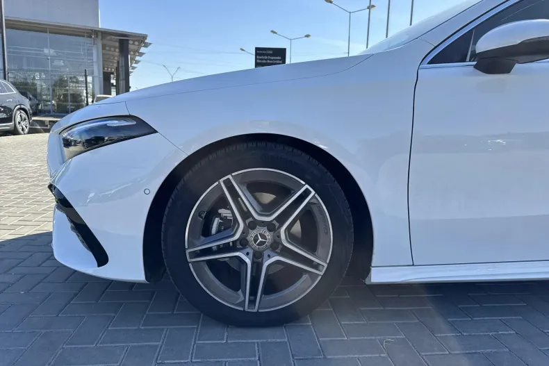 Mercedes-Benz A 180 (Clasa A) din 2022 cu 3.750 km - oferta MER233925 - foto 16