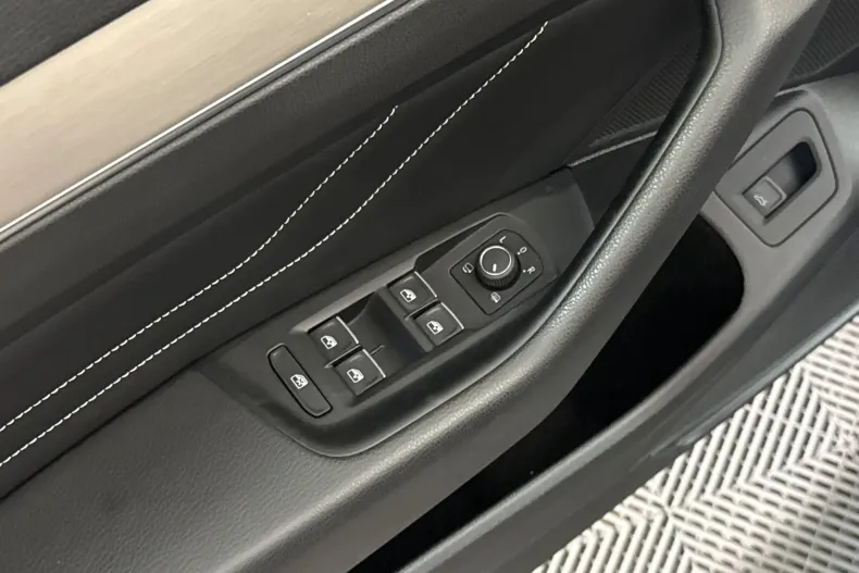 Volkswagen Passat din 2021 cu 52.798 km - oferta VOL233957 - foto 13