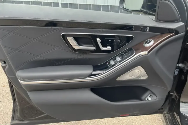 Mercedes-Benz S 680 (Clasa S) din 2023 cu 9.500 km - oferta MER233977 - foto 12