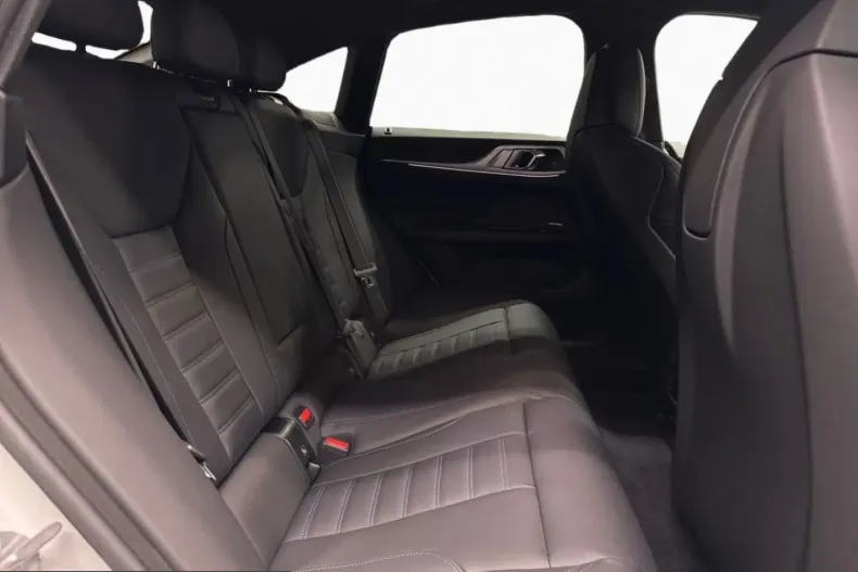 BMW 430d (Seria 4) din 2025 cu 16.640 km - oferta BMW233984 - foto 7