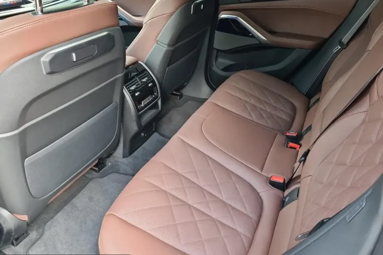 BMW X6 (Seria X) din 2025 cu 14.176 km - oferta BMW233991 - foto 9