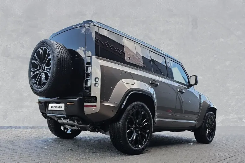 Land Rover Defender din 2025 cu 8.500 km - oferta LAN233998 - foto 2